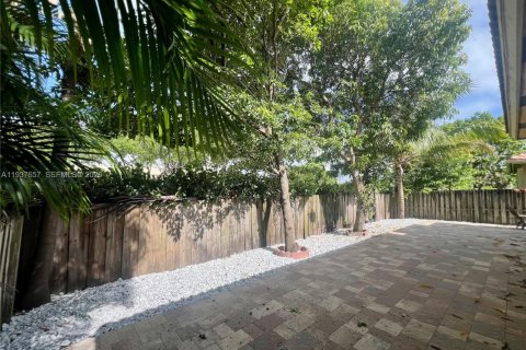 House in Palmetto Bay, Florida 3 bedrooms, 172.43 sq.m. № 1995542 - photo 10