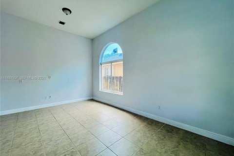 House in Palmetto Bay, Florida 3 bedrooms, 172.43 sq.m. № 1995542 - photo 15