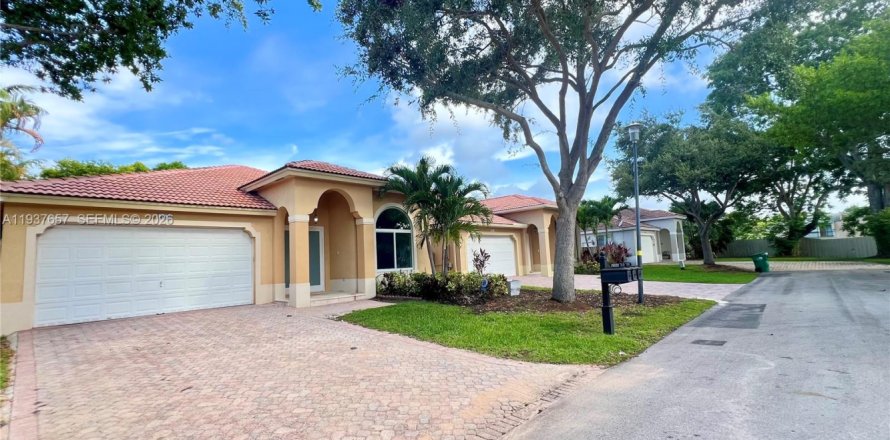 House in Palmetto Bay, Florida 3 bedrooms, 172.43 sq.m. № 1995542