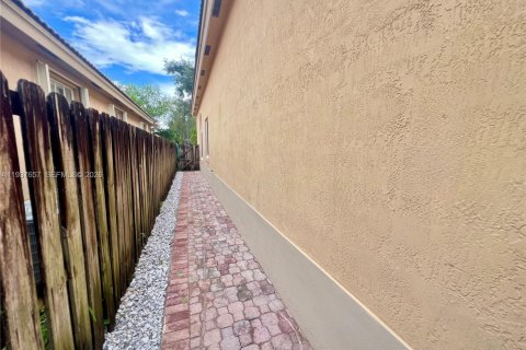 House in Palmetto Bay, Florida 3 bedrooms, 172.43 sq.m. № 1995542 - photo 8