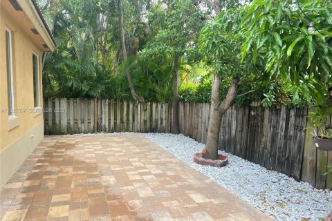 House in Palmetto Bay, Florida 3 bedrooms, 172.43 sq.m. № 1995542 - photo 9