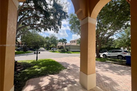 House in Palmetto Bay, Florida 3 bedrooms, 172.43 sq.m. № 1995542 - photo 3