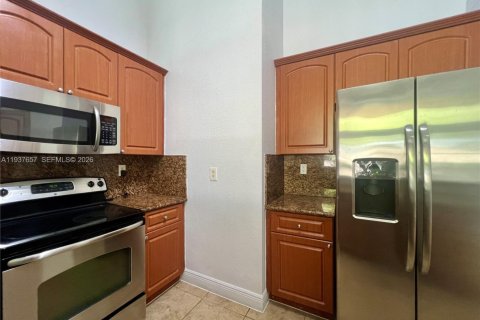 House in Palmetto Bay, Florida 3 bedrooms, 172.43 sq.m. № 1995542 - photo 18