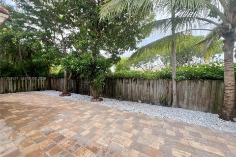 House in Palmetto Bay, Florida 3 bedrooms, 172.43 sq.m. № 1995542 - photo 6