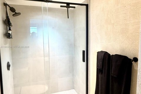 Condominio en venta en Miami Beach, Florida, 1 dormitorio, 83.61 m2 № 2050912 - foto 12