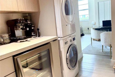 Condominio en venta en Miami Beach, Florida, 1 dormitorio, 83.61 m2 № 2050912 - foto 16