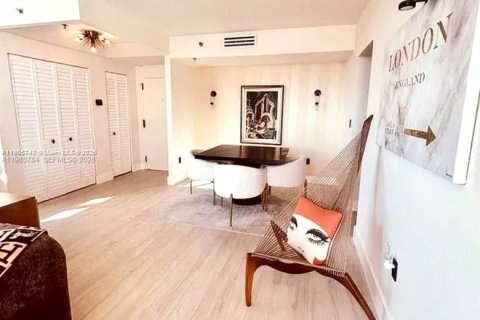 Condominio en venta en Miami Beach, Florida, 1 dormitorio, 83.61 m2 № 2050912 - foto 17