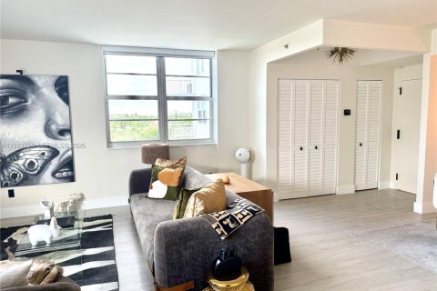 Condominio en venta en Miami Beach, Florida, 1 dormitorio, 83.61 m2 № 2050912 - foto 4