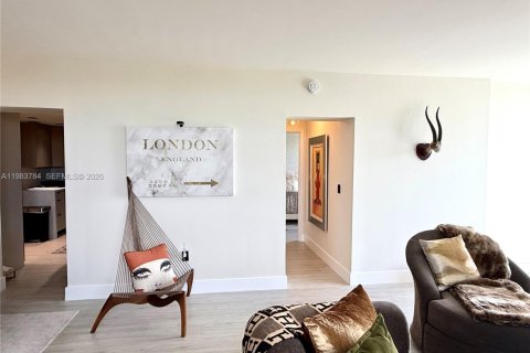 Condominio en venta en Miami Beach, Florida, 1 dormitorio, 83.61 m2 № 2050912 - foto 3