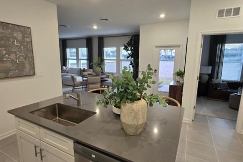 Villa ou maison à louer à Kissimmee, Floride: 2 chambres, 145.11 m2 № 2105395 - photo 6