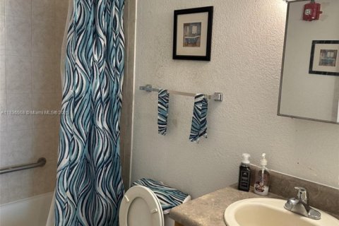 Villa ou maison à vendre à Miami, Floride: 4 chambres, 127.18 m2 № 1935328 - photo 22