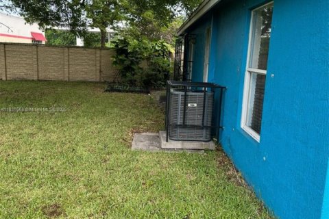 Villa ou maison à vendre à Miami, Floride: 4 chambres, 127.18 m2 № 1935328 - photo 9