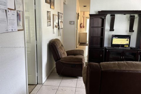 Villa ou maison à vendre à Miami, Floride: 4 chambres, 127.18 m2 № 1935328 - photo 17