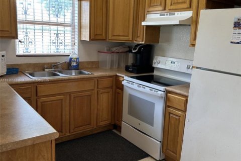 Villa ou maison à vendre à Miami, Floride: 4 chambres, 127.18 m2 № 1935328 - photo 28