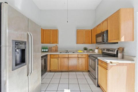 House in Miami, Florida 4 bedrooms, 197.32 sq.m. № 2010415 - photo 19