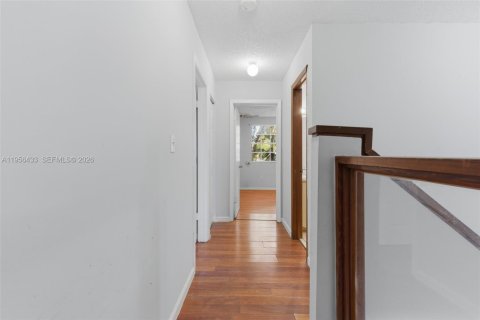 House in Miami, Florida 4 bedrooms, 197.32 sq.m. № 2010415 - photo 30