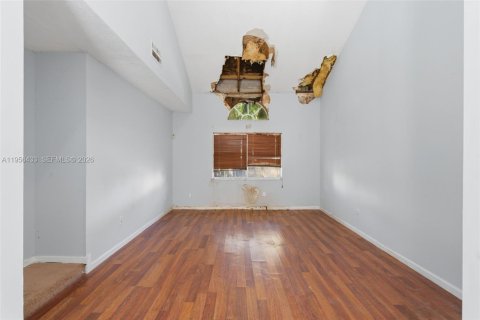 House in Miami, Florida 4 bedrooms, 197.32 sq.m. № 2010415 - photo 6