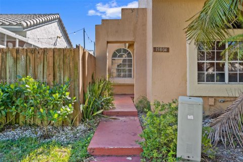 House in Miami, Florida 4 bedrooms, 197.32 sq.m. № 2010415 - photo 3