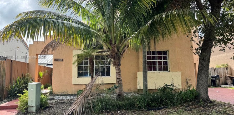 House in Miami, Florida 4 bedrooms, 197.32 sq.m. № 2010415