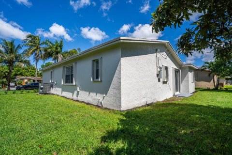 Villa ou maison à vendre à Lauderhill, Floride: 3 chambres, 122.82 m2 № 2401729 - photo 23