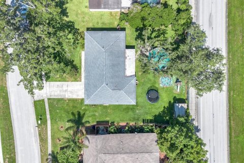House in Lakeland, Florida 3 bedrooms, 166.02 sq.m. № 1835032 - photo 24