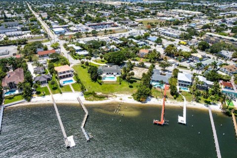 Casa en alquiler en Lantana, Florida, 4 dormitorios, 327.11 m2 № 1092264 - foto 1