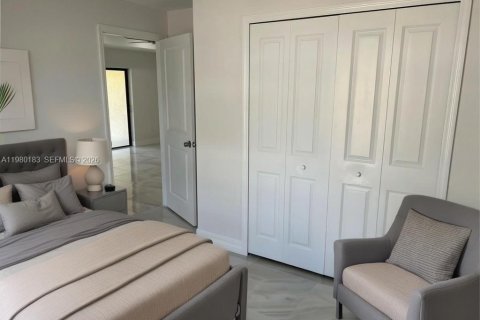 House in Lehigh Acres, Florida 3 bedrooms № 2046394 - photo 7