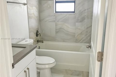 House in Lehigh Acres, Florida 3 bedrooms № 2046394 - photo 8