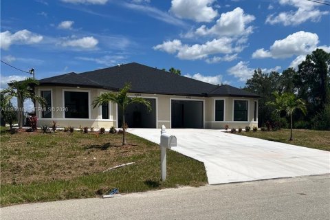 House in Lehigh Acres, Florida 3 bedrooms № 2046394