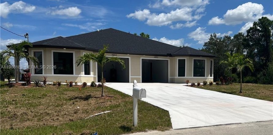House in Lehigh Acres, Florida 3 bedrooms № 2046394