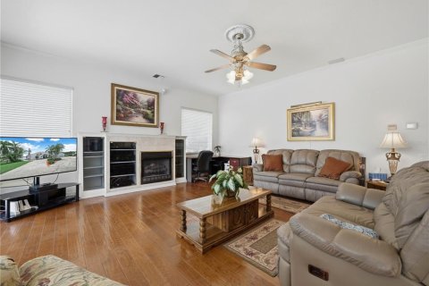 House in Auburndale, Florida 3 bedrooms, 215.9 sq.m. № 2218219 - photo 7