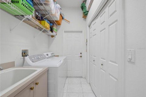 House in Auburndale, Florida 3 bedrooms, 215.9 sq.m. № 2218219 - photo 24