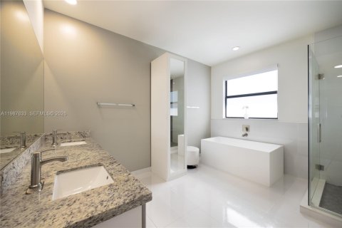 Villa ou maison à vendre à Miami, Floride: 4 chambres, 266.63 m2 № 2190613 - photo 20