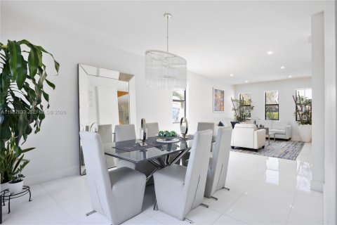 Villa ou maison à vendre à Miami, Floride: 4 chambres, 266.63 m2 № 2190613 - photo 7