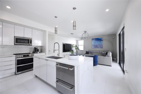 Villa ou maison à vendre à Miami, Floride: 4 chambres, 266.63 m2 № 2190613 - photo 11