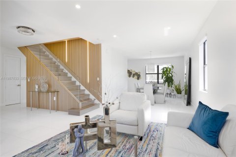 Villa ou maison à vendre à Miami, Floride: 4 chambres, 266.63 m2 № 2190613 - photo 5
