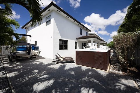 Villa ou maison à vendre à Miami, Floride: 4 chambres, 266.63 m2 № 2190613 - photo 29