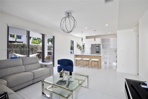 Villa ou maison à vendre à Miami, Floride: 4 chambres, 266.63 m2 № 2190613 - photo 9