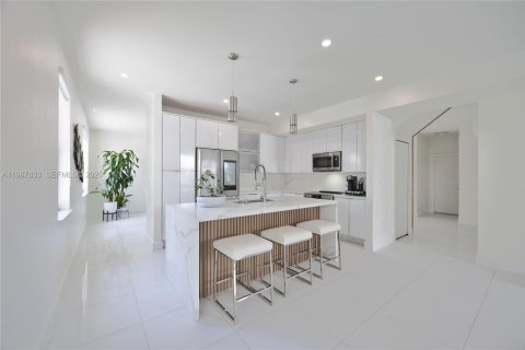 Villa ou maison à vendre à Miami, Floride: 4 chambres, 266.63 m2 № 2190613 - photo 10