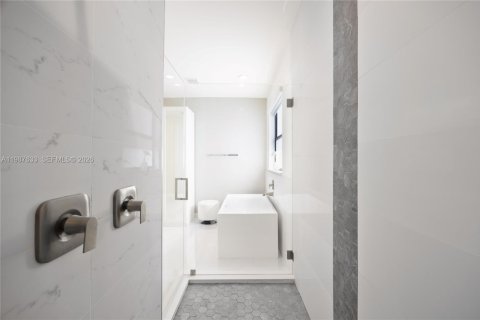 Villa ou maison à vendre à Miami, Floride: 4 chambres, 266.63 m2 № 2190613 - photo 21