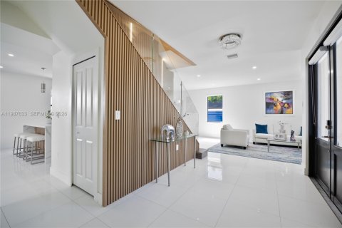 Villa ou maison à vendre à Miami, Floride: 4 chambres, 266.63 m2 № 2190613 - photo 4