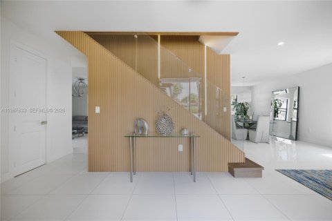 Villa ou maison à vendre à Miami, Floride: 4 chambres, 266.63 m2 № 2190613 - photo 3