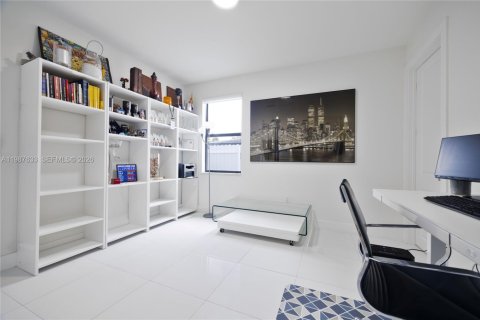 Villa ou maison à vendre à Miami, Floride: 4 chambres, 266.63 m2 № 2190613 - photo 14
