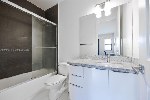 Villa ou maison à vendre à Miami, Floride: 4 chambres, 266.63 m2 № 2190613 - photo 26