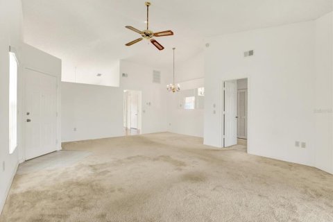 House in New Port Richey, Florida 2 bedrooms, 109.07 sq.m. № 1572403 - photo 9