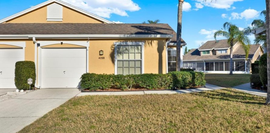 House in New Port Richey, Florida 2 bedrooms, 109.07 sq.m. № 1572403
