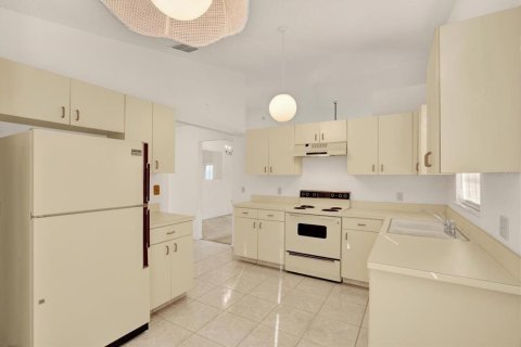 House in New Port Richey, Florida 2 bedrooms, 109.07 sq.m. № 1572403 - photo 11
