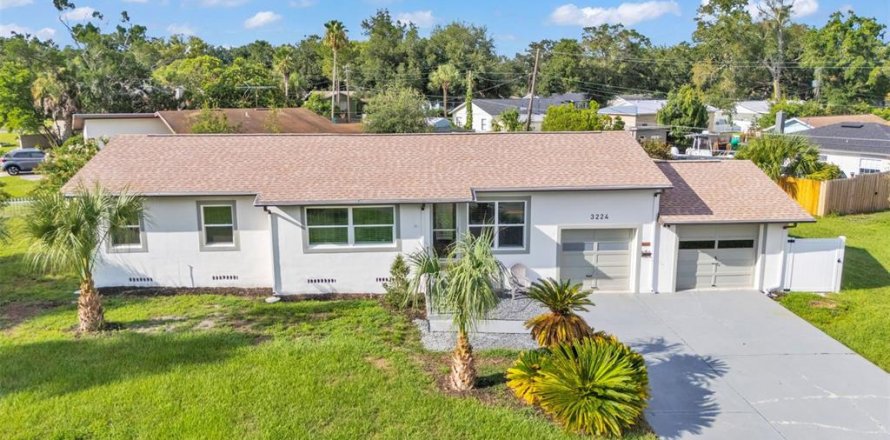 House in Lakeland, Florida 3 bedrooms, 120.49 sq.m. № 1847000