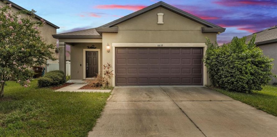 House in Polk City, Florida 3 bedrooms, 143.07 sq.m. № 1838264