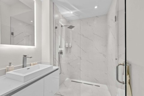 Condo in Riviera Beach, Florida, 2 bedrooms № 2179858 - photo 11